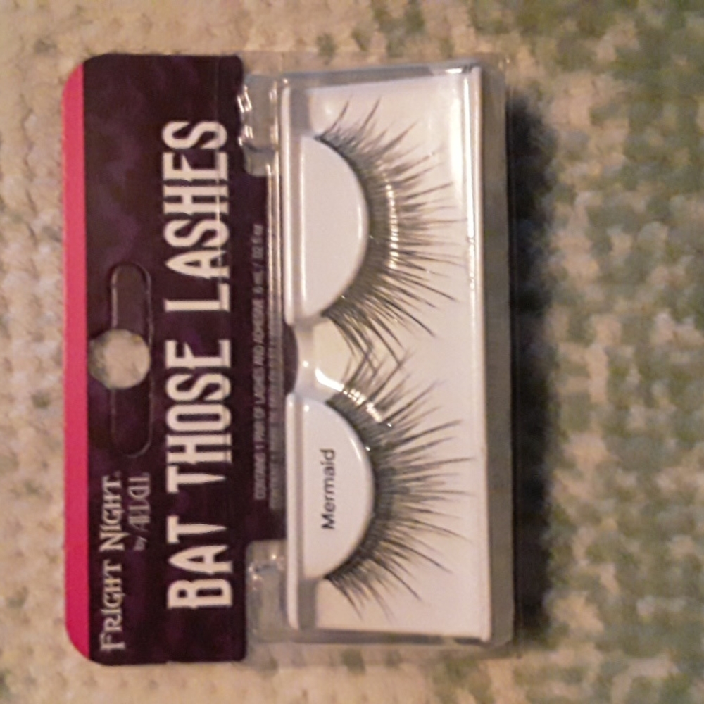 Eye lashes